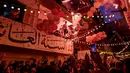 Begitu waktu berbuka puasa tiba, keriuhan suasana menjadi lebih terasa meriah. (Khaled DESOUKI/AFP)