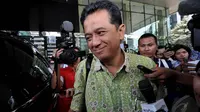 Komisaris Utama PT PLN, Chandra M Hamzah, usai melakukan pertemuan dengan Pimpinan KPK, Jakarta, Rabu (24/12/2014). (Liputan6.com/Miftahul Hayat)