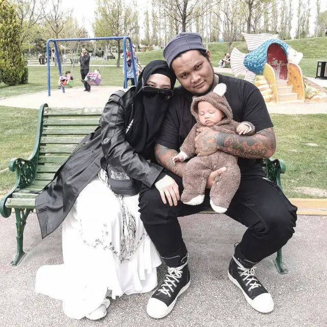 Virgoun dan istri selalu tampil mesra sebelum isu perselingkuhan