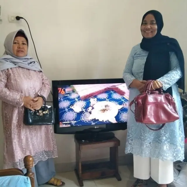 Kocak, 7 Potret Penggemar Kondangan Online di Pernikahan Lesti-Billar