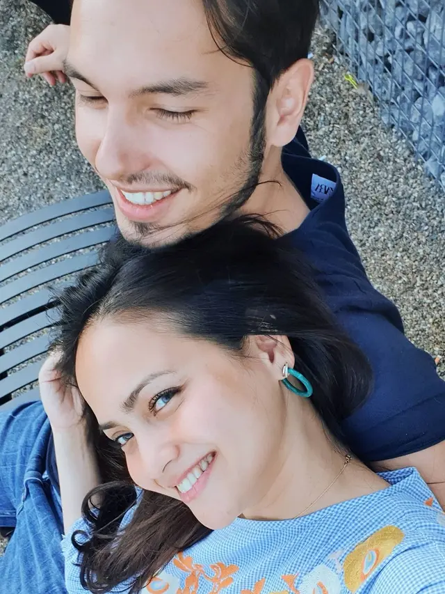 Rehat dari FTV 'Suara Hati Istri', Ini 6 Potret Manis Ghea D'Syawal dan Suami