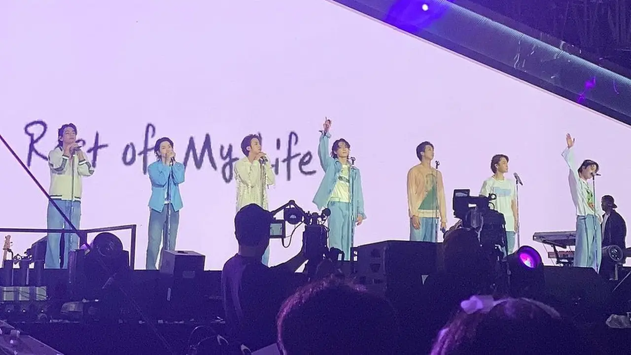 BTS di Konser Yet To Come In Busan.