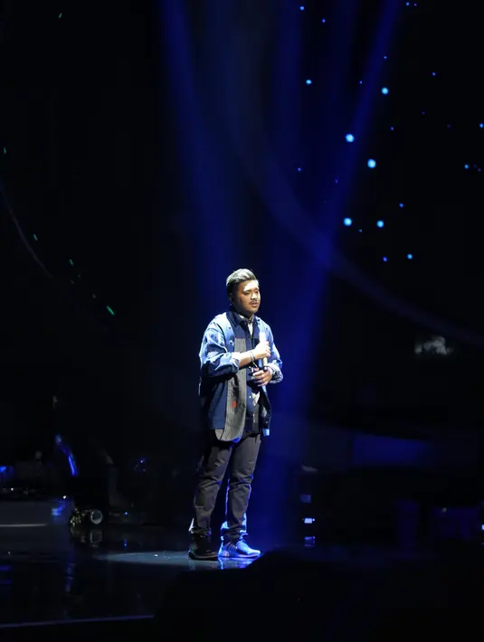 “Hari ini pilihan lagu kamu sangat enak. Tadi aransemennya juga keren banget. Aku rasa Rossa pasti bangga dengan kamu,” ujar BCL.  (Adrian Putra/Bintang.com)