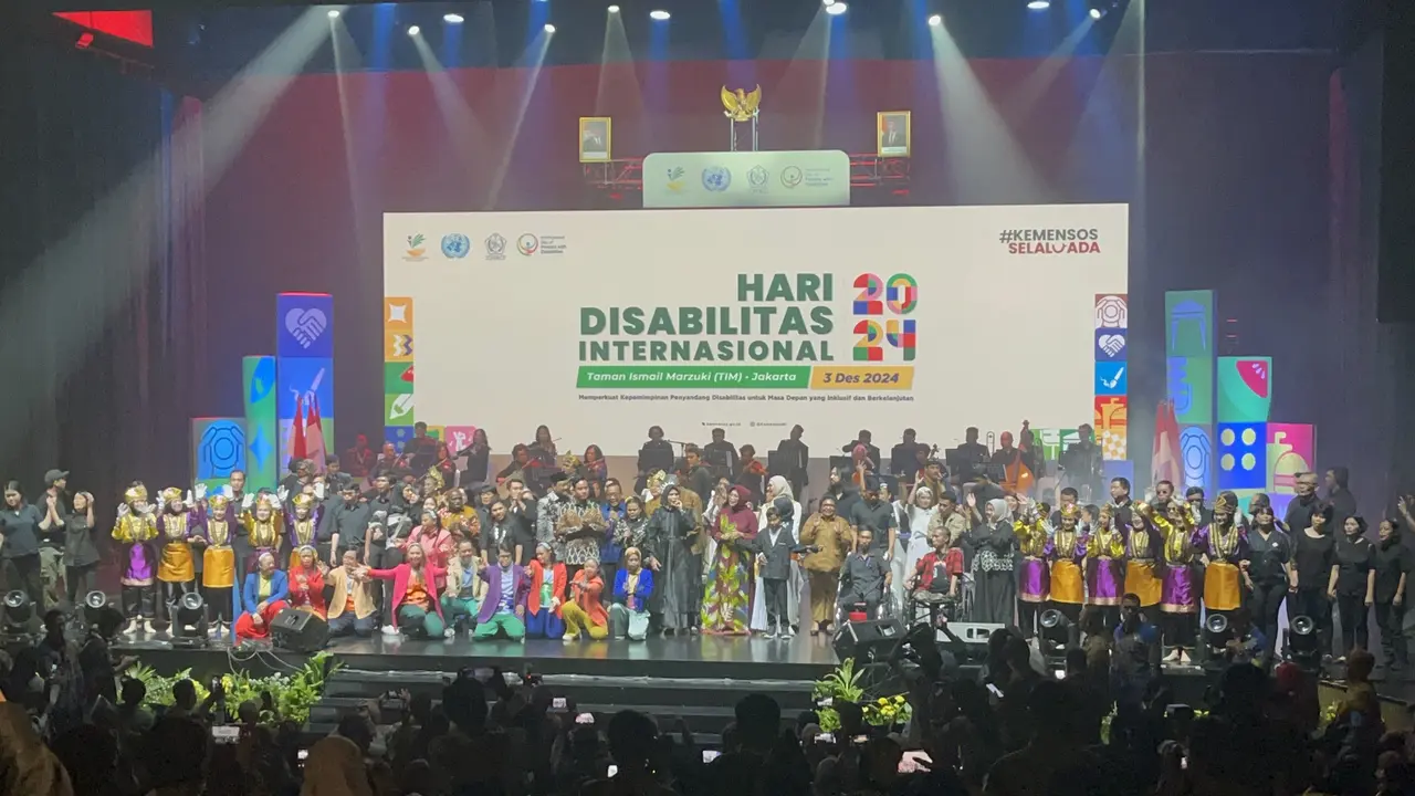 Wakil Presiden (Wapres) Gibran Rakabuming Raka menghadiri acara puncak peringatan Hari Disabilitas Internasional di Taman Ismail Marzuki (TIM), Jakarta Pusat, Selasa (3/11/2024)
