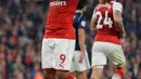 Penyerang Arsenal, Alexandre Lacazette berselebrasi setelah  mencetak gol ke gawang West Bromwich Albion dalam lanjutan Liga Primer Inggris di Emirates, Senin (25/9). Lacazette menjadi pahlawan dengan dua gol yang dicetaknya. (AP Photo/Alastair Grant)