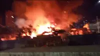 Kebakaran terjadi di pemukiman penduduk di Tanjung Priok. (Merdeka.com)
