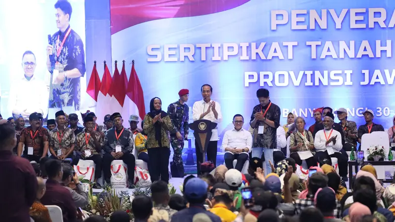 Jokowi Bagikan Langsung Sepuluh Ribu Sertipikat Tanah di Banyuwangi