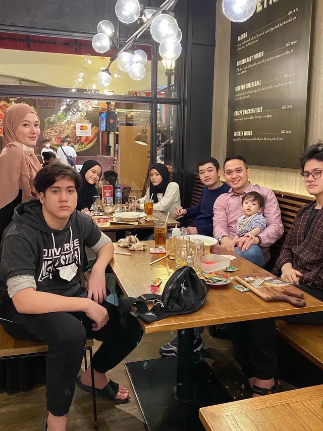 Alami Keguguran, Ini 6 Momen Kompak Lyra Virna Bersama Buah Hati