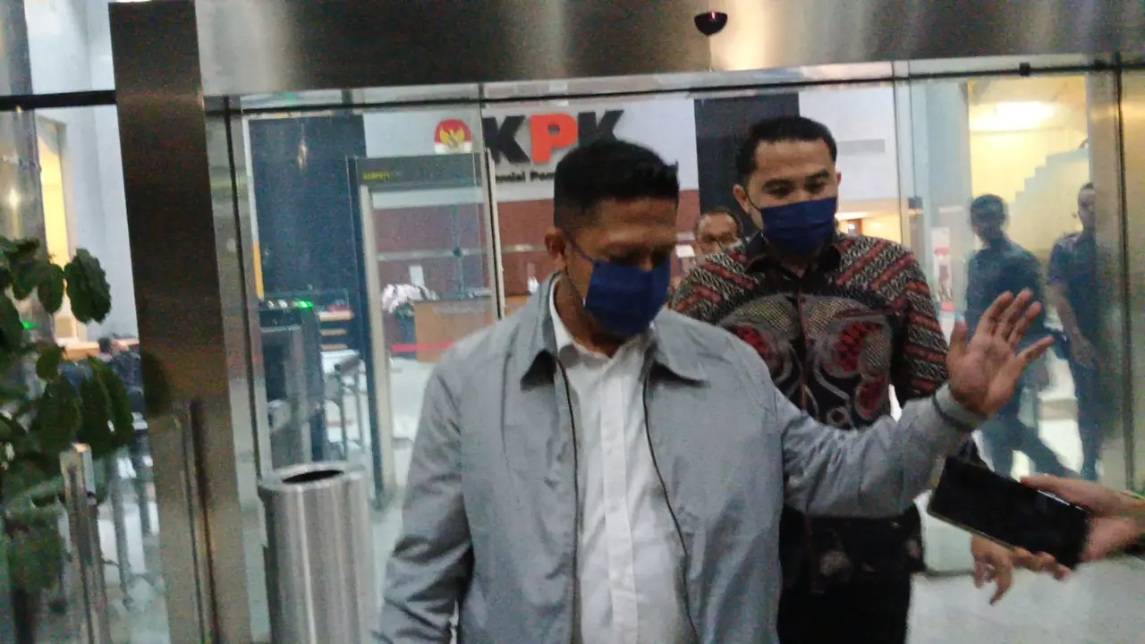 Ketua Dewan Pimpinan Daerah (DPD) Partai Gerindra Maluku Utara (Malut) Muhaimin Syarif usai diperiksa penyidik KPK di Gedung Merah Putih KPK, Jakarta Selatan, Jumat (5/1/2024). (Liputan6.com/Fachrur Rozie)