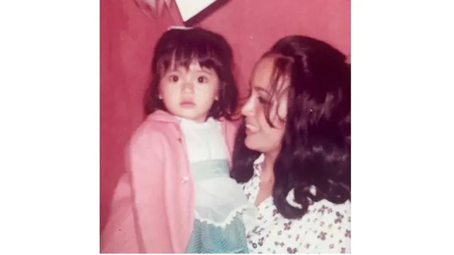 Jennifer Jill merupakan anak pertama dari mendiang artis senior Rae Rita Supit.