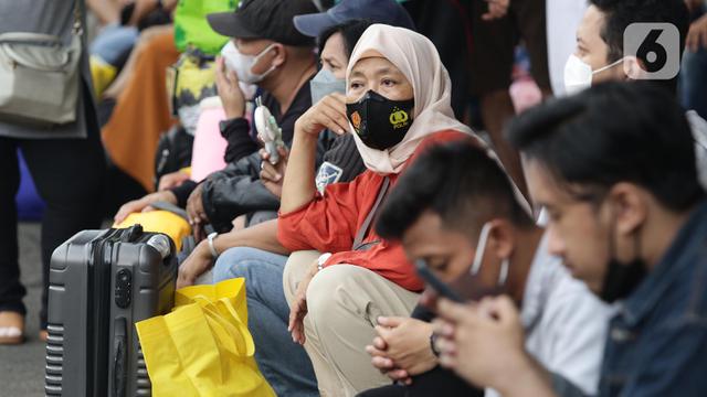 Arus Mudik Lebaran 2022 di Terminal Kampung Rambutan