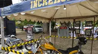 Motor dan jaket Presiden Jokowi mejeng di Anyer (Liputan6.com/Yandhi Deslatama)