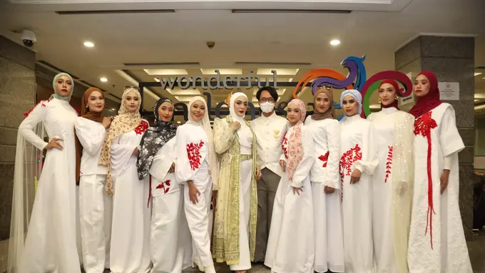 Kolaborasi Elegan Safire Scarves dan Atarian Fashion untuk Lebaran 2025