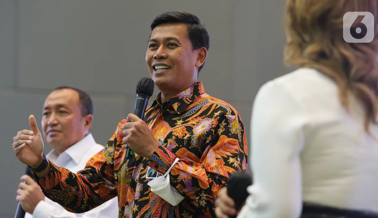 Direktur Utama BPJAMSOSTEK Anggoro Eko Cahyo memberi sambutan usai penandatanganan SMAP di Plaza BPJAMSOSTEK, Jakarta (13/12/2021). Memperingati Hari Anti Korupsi Sedunia (Hakordia), BPJAMSOSTEK komitmen dalam membangun kultur integritas dan antikorupsi. (Liputan6.com/Fery Pradolo)
