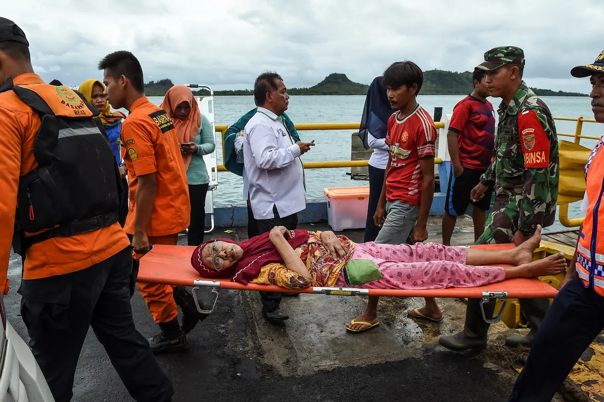 Ribuan Pengungsi Tsunami dari Pulau Sebesi Dievakuasi