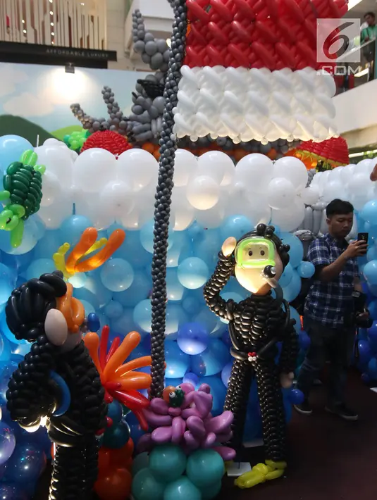 Dekorasi zona Maluku pada Indonesia Balloon Art Festival (IBAF) 2018 di Mal Ciputra Jakarta, Jumat (29/6). Festival balon ini diselenggarakan mulai tanggal 29 Juni hingga 8 Juli 2018 mendatang. (Liputan6.com/Arya Manggala)
