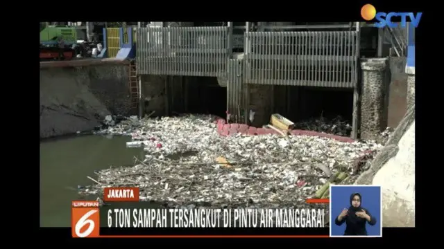 Sampah didominasi ranting pohon, bambu dan juga sampah rumah tangga.