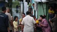Presiden Prabowo Subianto mengunjungi masyarakat yang terdampak bencana banjir di Kampung Tambun Inpres, Desa Buni Bakti, Kecamatan Babelan, Kabupaten Bekasi. (Dok. Istimewa)