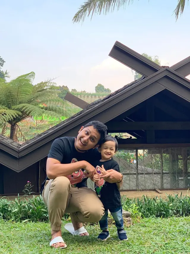 Jadi Papa Muda, Ini 6 Potret Terbaru Juan Christian Mantan Syahnaz