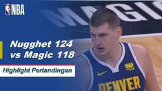 The Nuggets menghindari kesal di jalan dengan kemenangan 124-118 atas Magic di perpanjangan waktu. Jamal Murray memimpin biaya Denver dengan 31 poin dan 8 assist. Nikola Vucevic memiliki 24 poin dan 15 rebound untuk Orlando dalam kekalahan.
