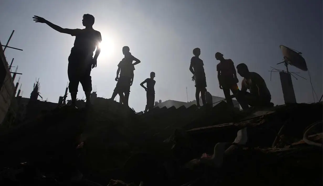 Israel pada Sabtu (02/08/14) (REUTERS/Ibraheem Abu Mustafa)  Sejak serangan beruntun yang dilakukan 8 Juli 2014 lalu, setidaknya 1650 orang tewas dan ribuan bangunan hancur (REUTERS/Ibraheem Abu Mustafa).