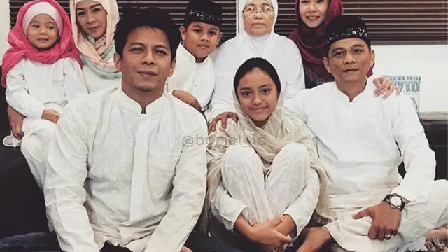 Jarang Terekspos, Ini 6 Potret Kebersamaan Ariel NOAH dan Putrinya