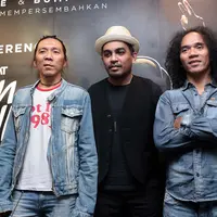 Salah satu yang memberinya inspirasi bermusik bagi Glenn Fredly adalah grup musik Slank. Sebagai persembahan pada grup tersebut, Glenn siap menggelar konser persembahan atau tribute pada Slank. (Deki Prayoga/Bintang.com)