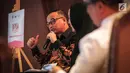 Ketua Masyarakat Indonesia Anti Pemalsuan (MIAP) Justisiari P Kusumah  memberikan penjelasan terkait program piagam software asli dalam peluncuran program piagam software asli di Jakarta, Senin (23/10). (Liputan6.com/Faizal Fanani)