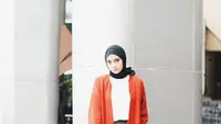 Tidak mengenakan pakaian dengan nuansa warna monokrom. kali ini Ayudia mengenakan outer bewarna terang. (Liputan6.com/IG/ayudiac)