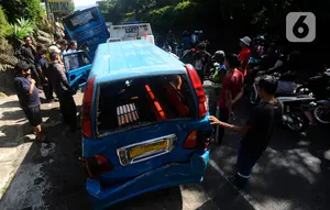 Sopir Angkot Pura-pura Kesurupan Usai Kecelakaan