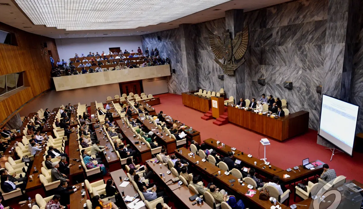Rapat Paripurna DPR ini digelar Koalisi Indonesia Hebat di Ruang Bamus, kompleks Gedung DPR, Senayan, Jakarta, Selasa (4/11/2014). (Liputan6.com/Andrian M Tunay)