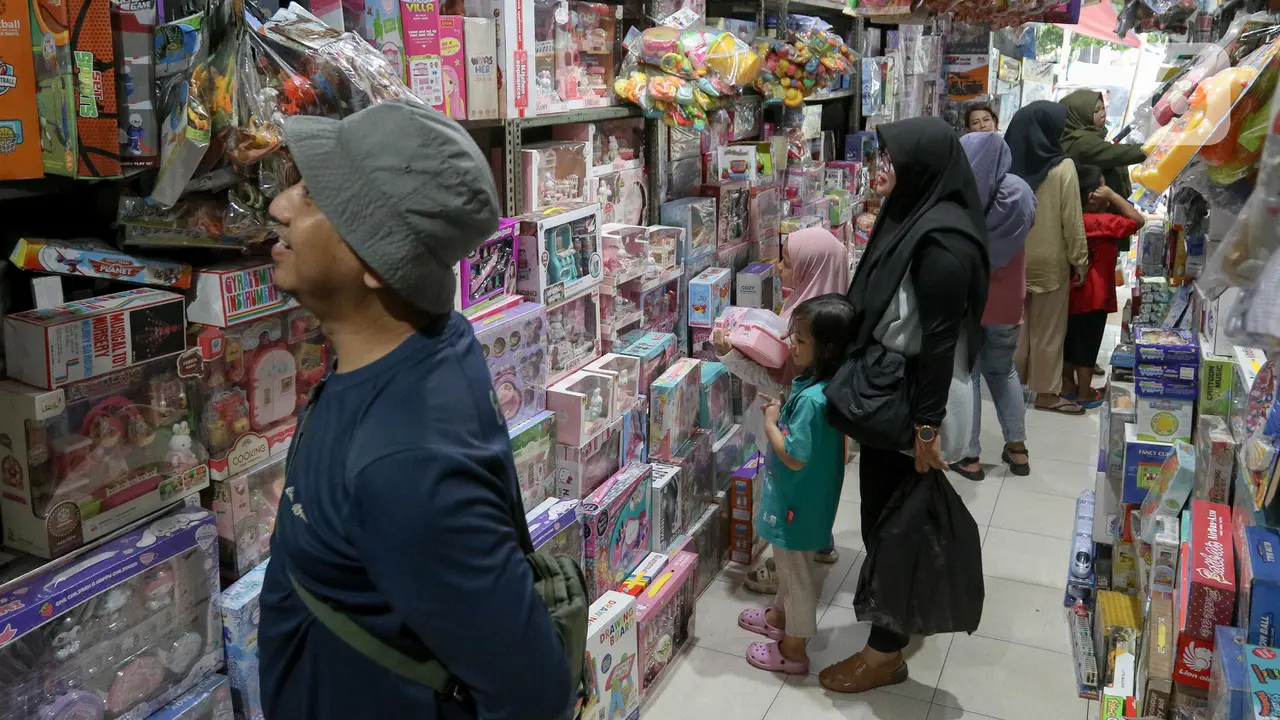 Libur Lebaran 2025, Pasar Gembrong Diserbu Pemburu Mainan Anak