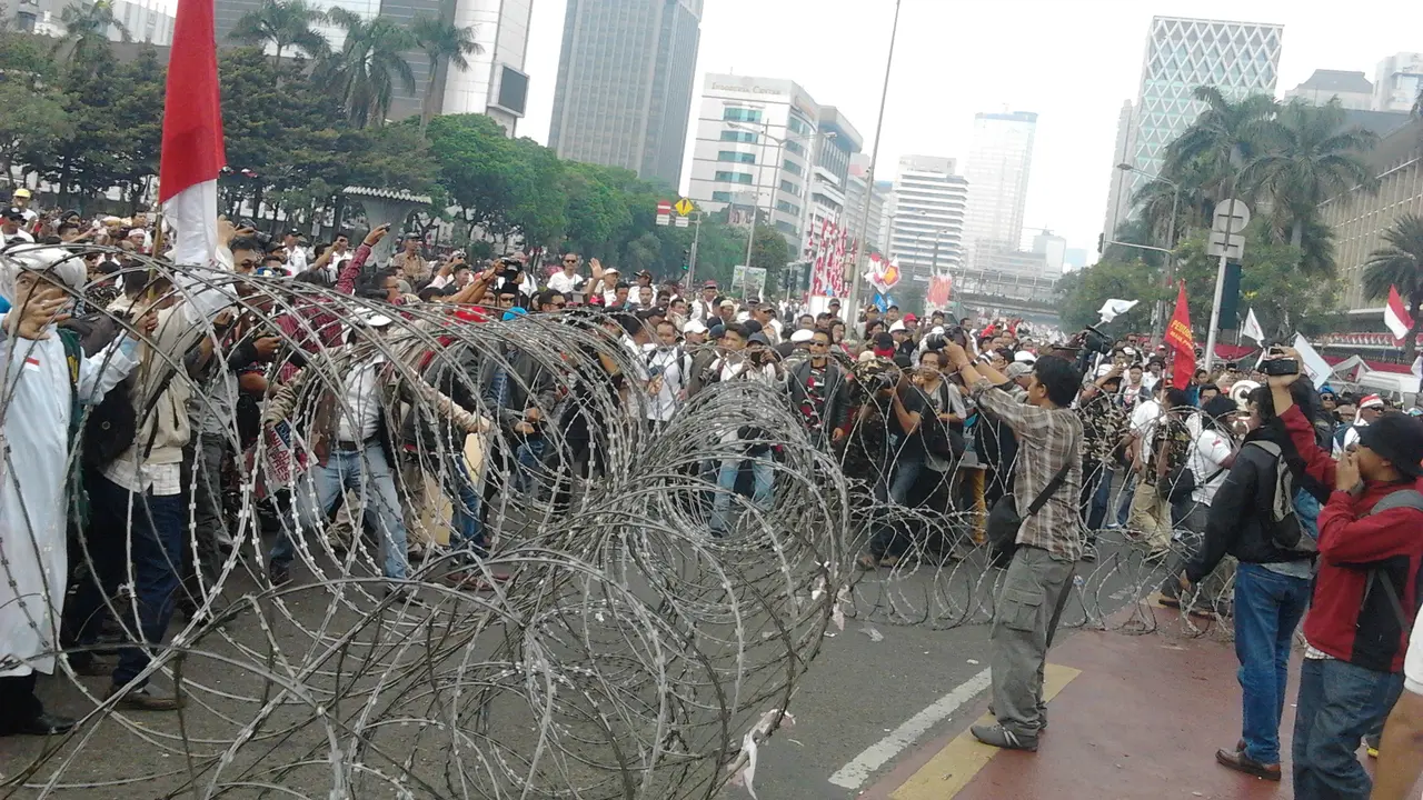 Massa Pendukung Prabowo Mulai Ricuh