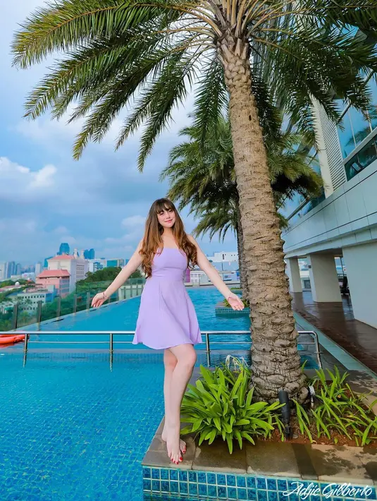 Diakui Celine, dirinya sudah menemui Kalina untuk meminta maaf. Apalagi dirinya sempat makan bareng dengan Vicky. Ia tak ingin ada kesalahpahaman lagi.  (Instagram/celine_evangelista)