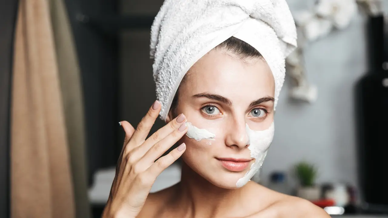 How To: Cara Memakai Masker Putih Telur