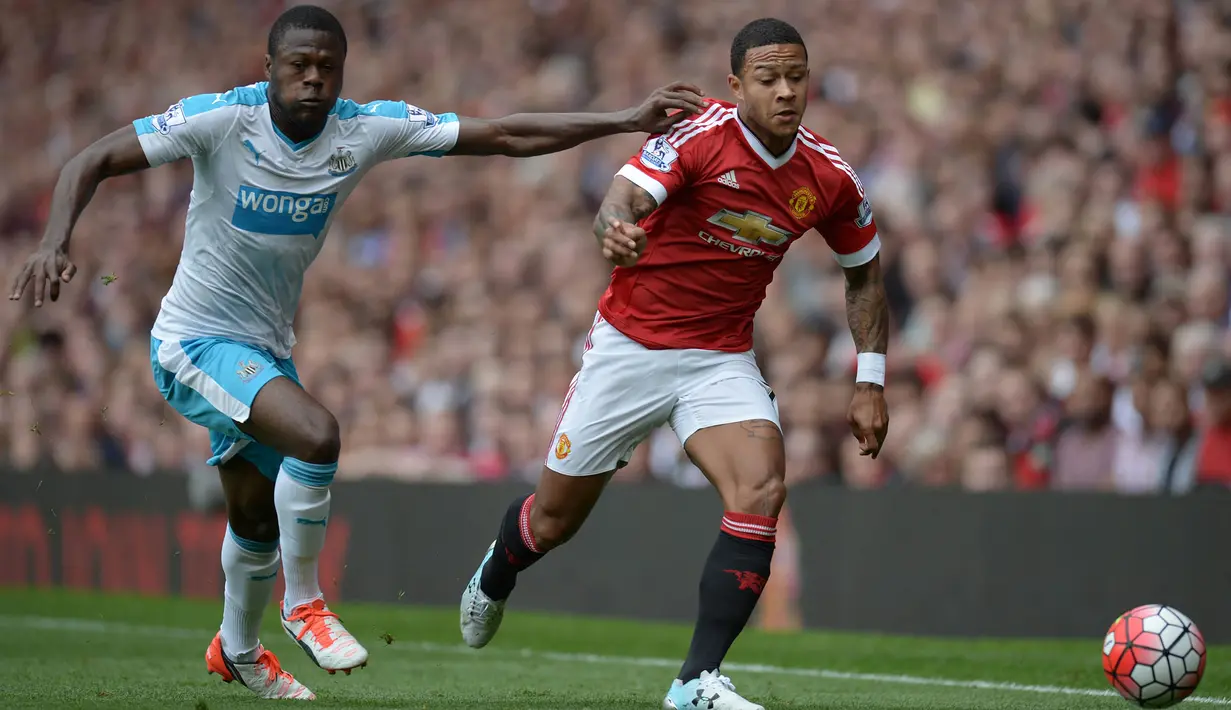 Lalu akankah Depay seperti Nani dan Angel Di Maria? Atau dirinya mampu bangkit dan menjadi seperti Cristiano Ronaldo sesuai dengan nomor punggungnya. (AFP/Oli Scarff)