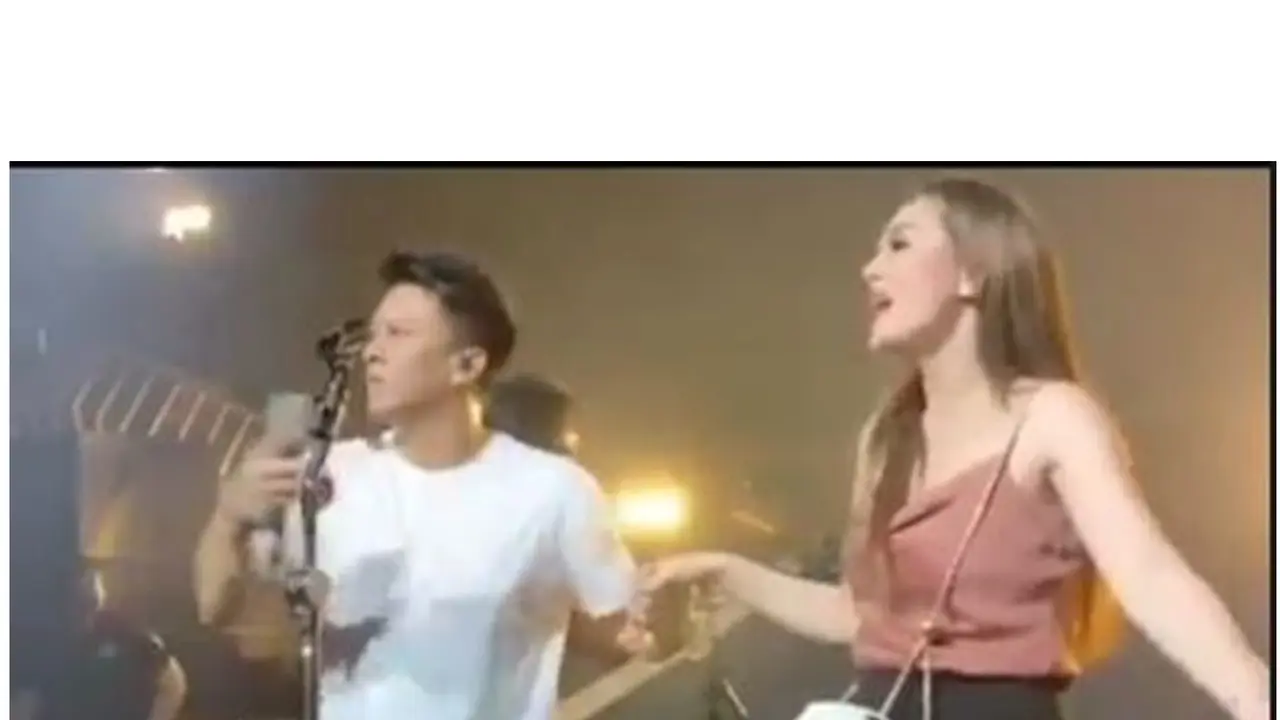6 Momen Ariel NOAH dan Celine Evangelista Nyanyi di Atas Panggung, Bikin Heboh