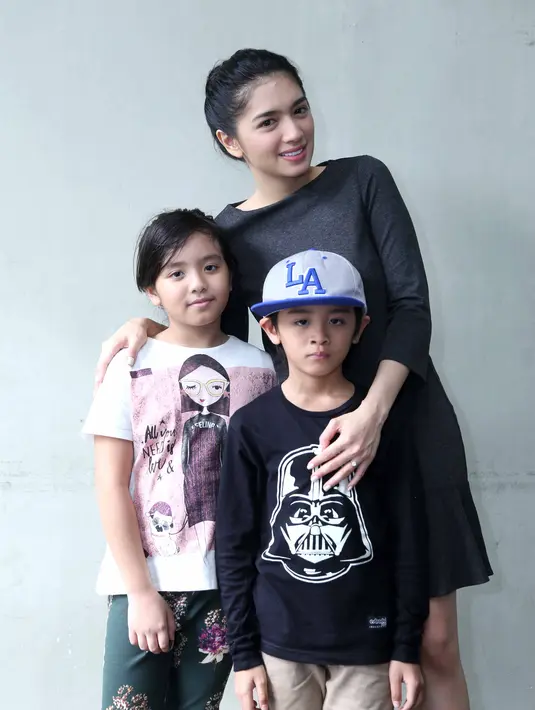 "Ya nggak tau ya yang ngedeketin. Karena aku fokus kerja aja syuting terus striping terus jadi nggak tau yang suka sama aku," terangnya. (Nurwahyunan/Bintang.com)