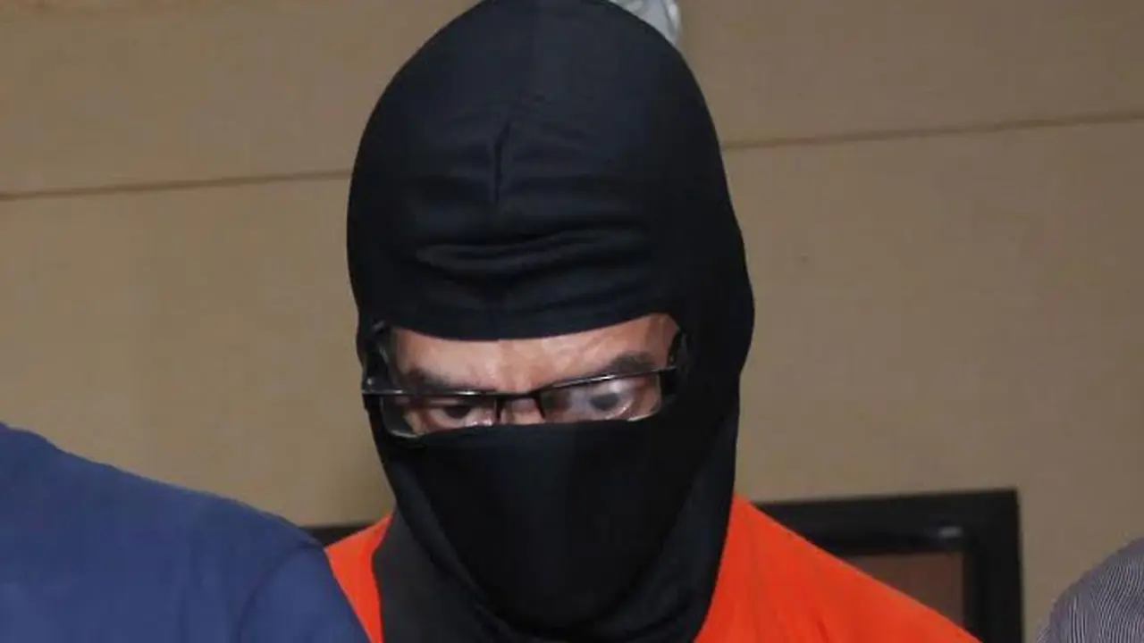 Fariz RM nikmati narkoba sambil bermain gitar (Liputan6.com/Saifulah Febri)