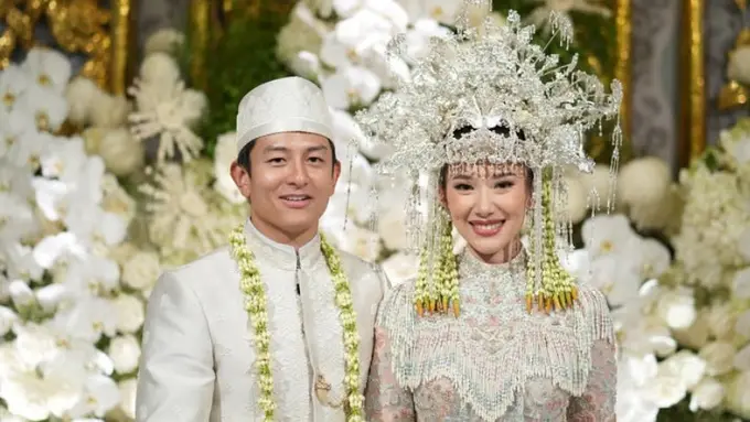 Pernikahan Pembalap Rio Haryanto dan Athina Usung Adat Betawi