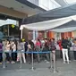 Antrean pengunjung untuk mendapat menu sarapan gratis di McDonald's Sarinah, Thamrin, Jakarta Pusat. (Liputan6.com/Adinda Kurnia Islami)
