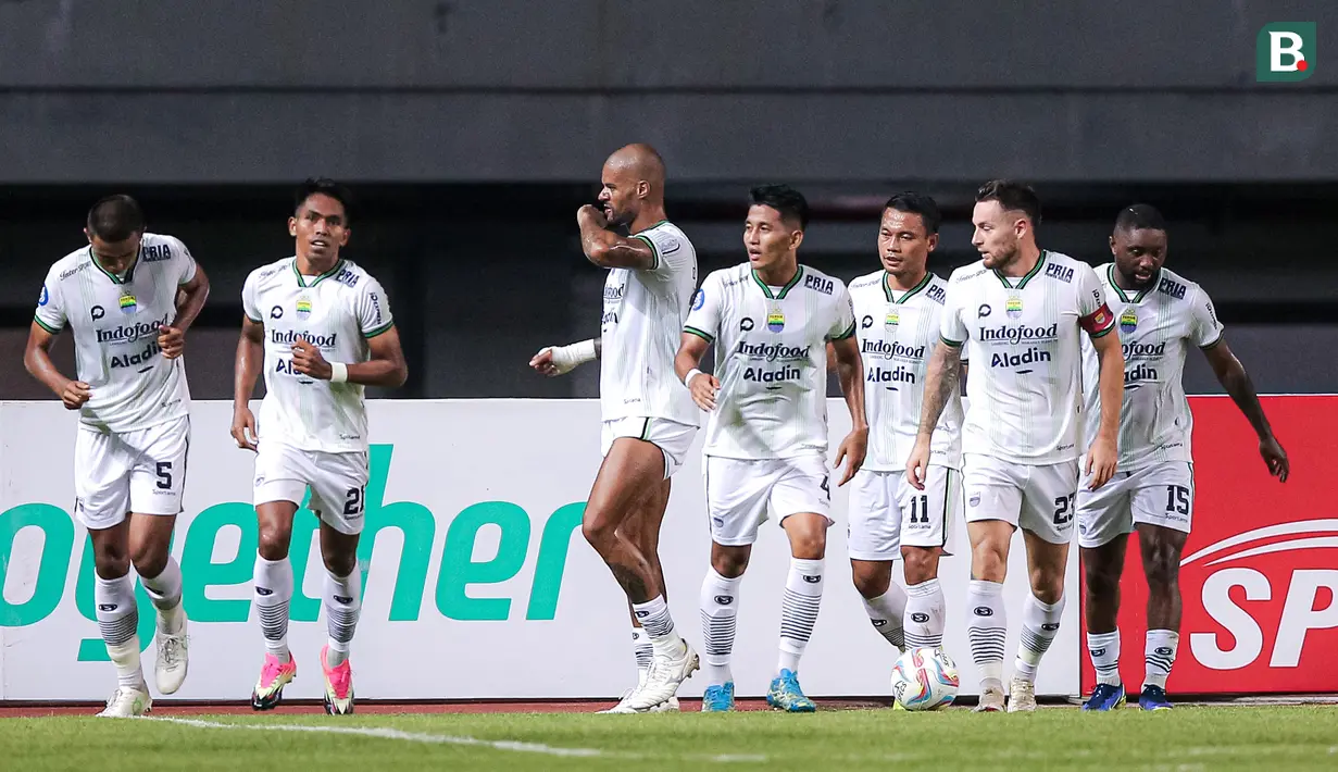 <p>Pemain Persib Bandung melakukan selebrasi setelah David Da Silva (ketiga kiri) mencetak gol pada laga lanjutan BRI Liga 1 2023/2024 antara Bhayangkara FC melawan Persib Bandung di Stadion Patriot Candrabhaga, Bekasi, Sabtu (23/09/2023). (Bola.com/Bagaskara Lazuardi)</p>
