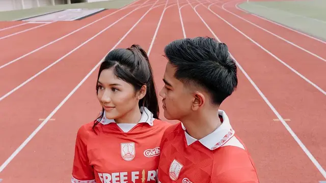 6 Momen Prewedding Kaesang Pangarep dan Erina Gudono di Stadion Manahan, Pakai Jersey