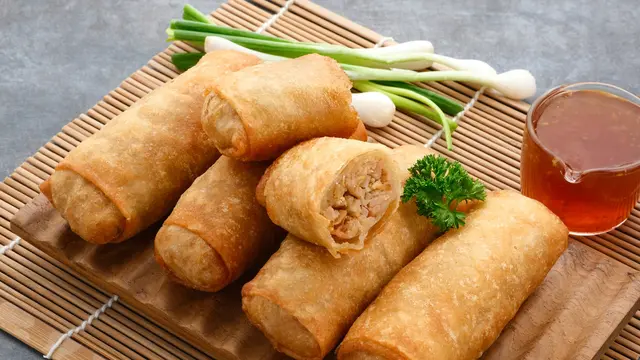 Biar Nggak Banjir Minyak, Begini Trik Menggoreng Lumpia agar Tetap Renyah di Setiap Gigitan