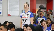 Giovanna Milana diperkenalkan sebagai pemain baru Jakarta Pertamina Enduro di Grha Pertamina, Jakarta, Rabu (17/4/2024) siang WIB. (Bola.com/Abdul Aziz)