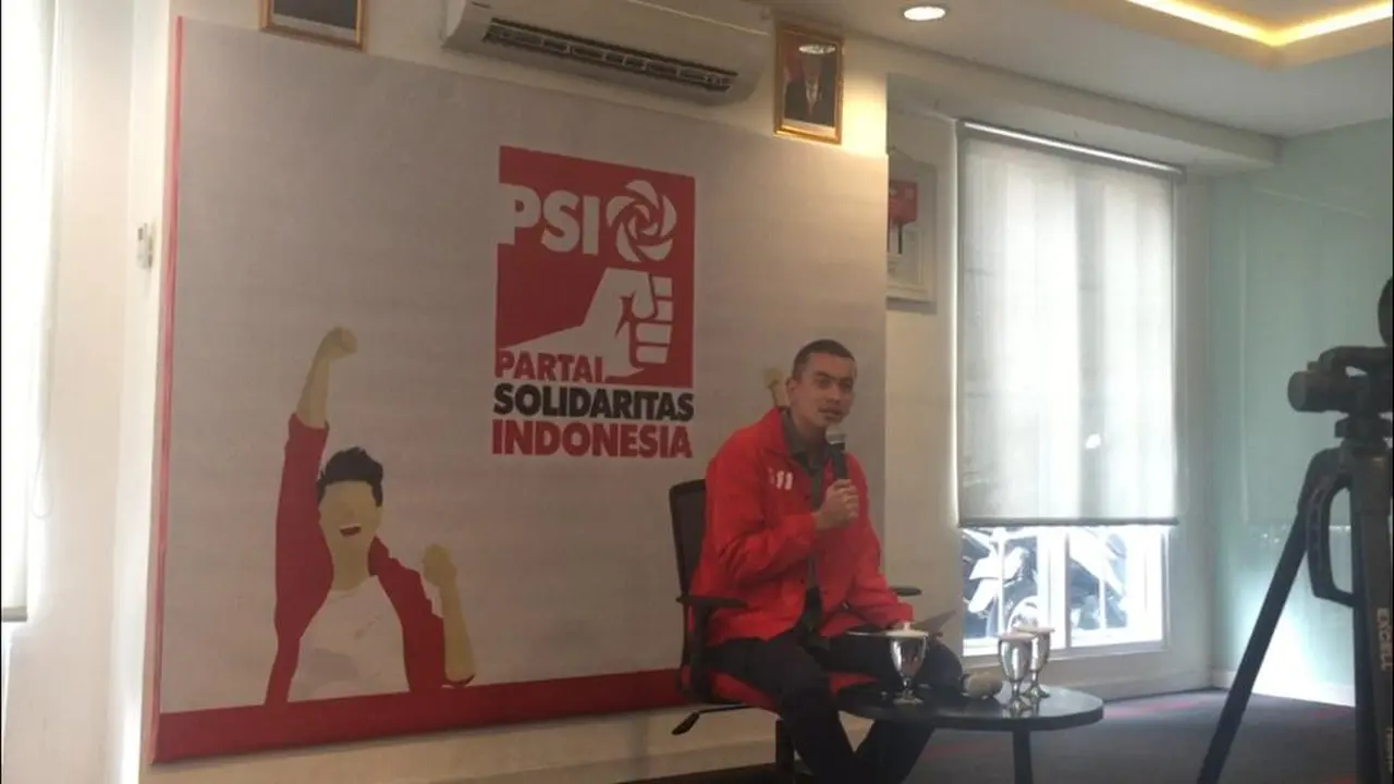 Koordinator Gerakan Ganti Pin Emas (Gemas), Rian Ernest
