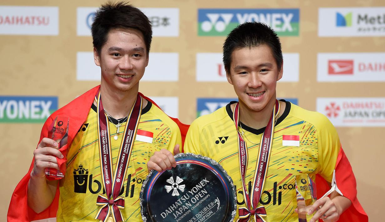 Ganda putra Indonesia, Kevin Sanjaya dan Marcus Gideon, berhasil mengalahkan ganda Jepang, Takuto Iniue dan Yuki Kaneko pada final Japan Open di Tokyo, Minggu (24/9/2017). Kevin/Marcus menang 21-12 dan 21-15 atas Iniue/Kaneko. (AFP/Toru Yamanaka)