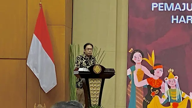Pendiri Borobudur Writers and Cultural Festival (BWCF) Joko Suyono dalam peluncuran program Dana Indonesiana 2025 di Kementerian Kebudayaan, Jakarta, Senin (5/5/2025).
