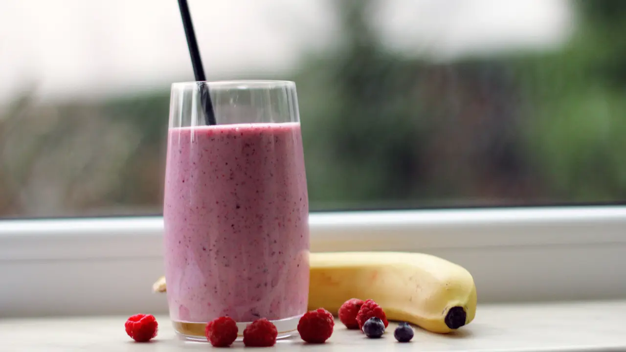 Contoh ilustrasi lychee smoothie