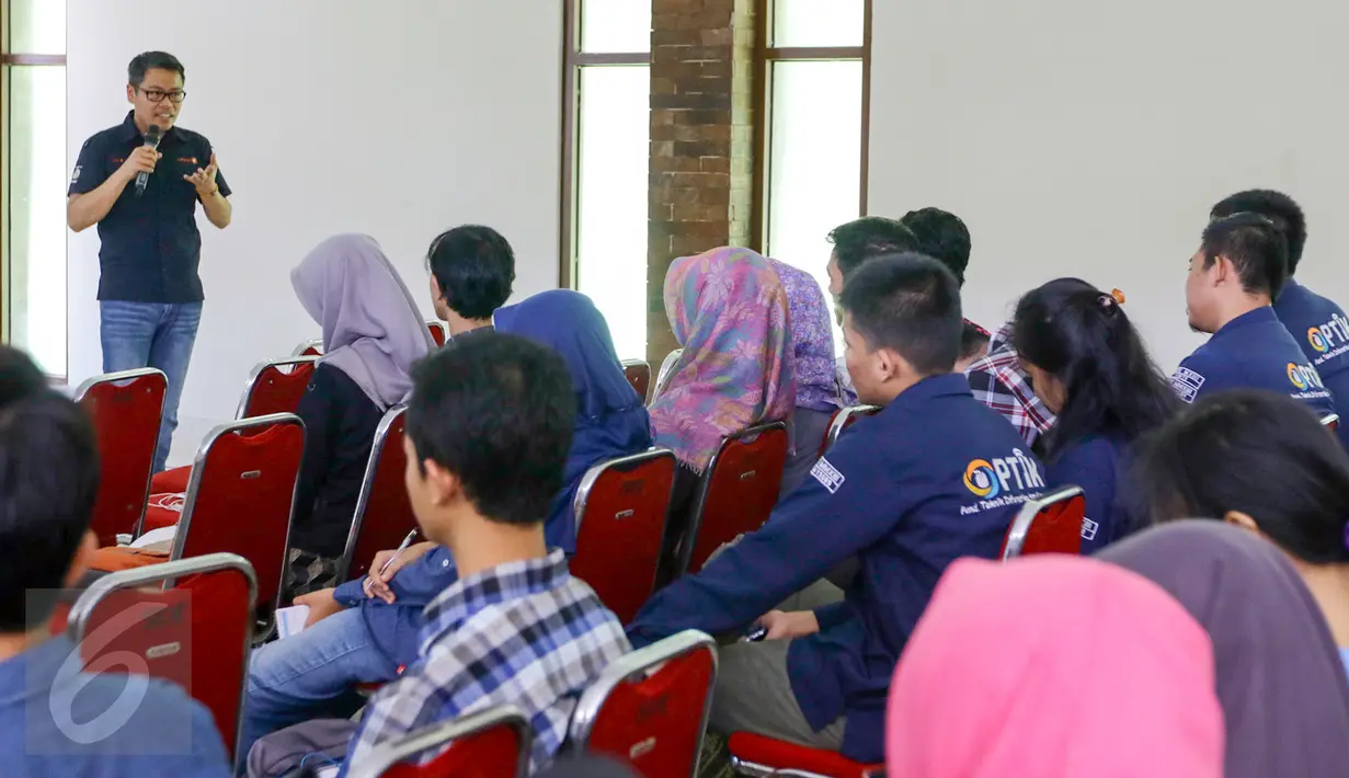 Sejumlah mahasiswa saat mengikuti workshop Juornalism di UNNES, Gunung Pati, Semarang, Rabu (5/4). Pada workshop tersebut, Liputan6 memberikan materi mengenai digital journalism, Citizen Journalism dan Mobile Journalism (Mojo). (Liputan6.com/Yoppy Renato)